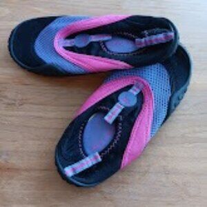 Women's Size 8 Pink and Blue Water shoes